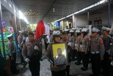 Sopir Mobil Tabrak Polantas Kini Ditahan, Diduga Nyetir Sambil Main HP