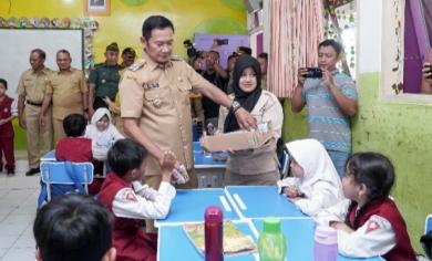 Surabaya Masih Tunggu Petunjuk Pusat, Lamongan Sudah Gelar Program MBG 