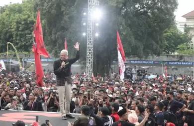 Kampanye Tajuk Hajatan Rakyat Solo, Ganjar: Kita Harus Menang Total!