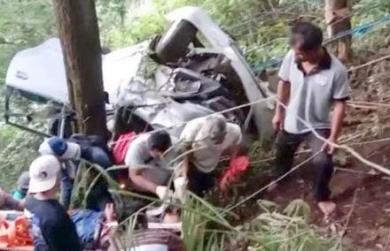Mobil Avanza Terjun ke Jurang di Pacet, Korban Alami Luka Parah