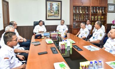 Bupati Yes Dukung Penuh Penataan Ulang Aset PT. KAI Daop 8 Surabaya