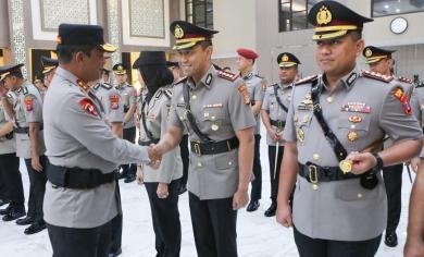 Kapolda Jatim Pimpin Sertijab PJU dan Kapolres, Perkuat Regenerasi Kepemimpinan dan Pelayanan Presisi